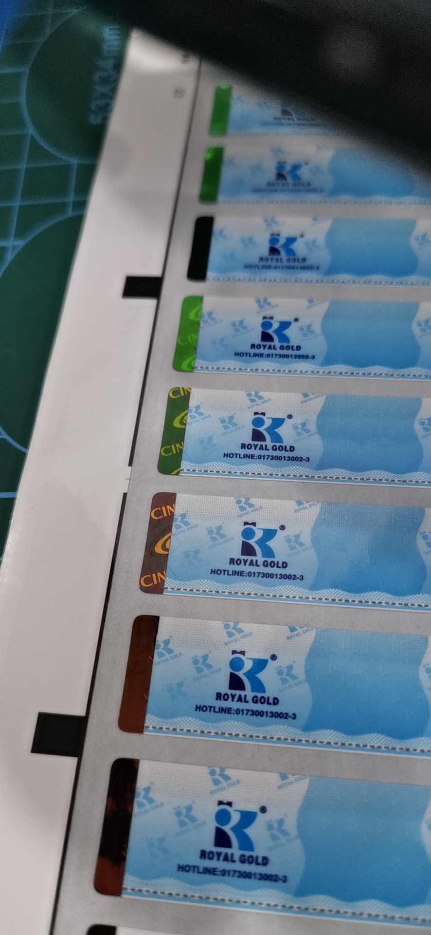 上海某网红化妆品品牌定制液晶防伪标签